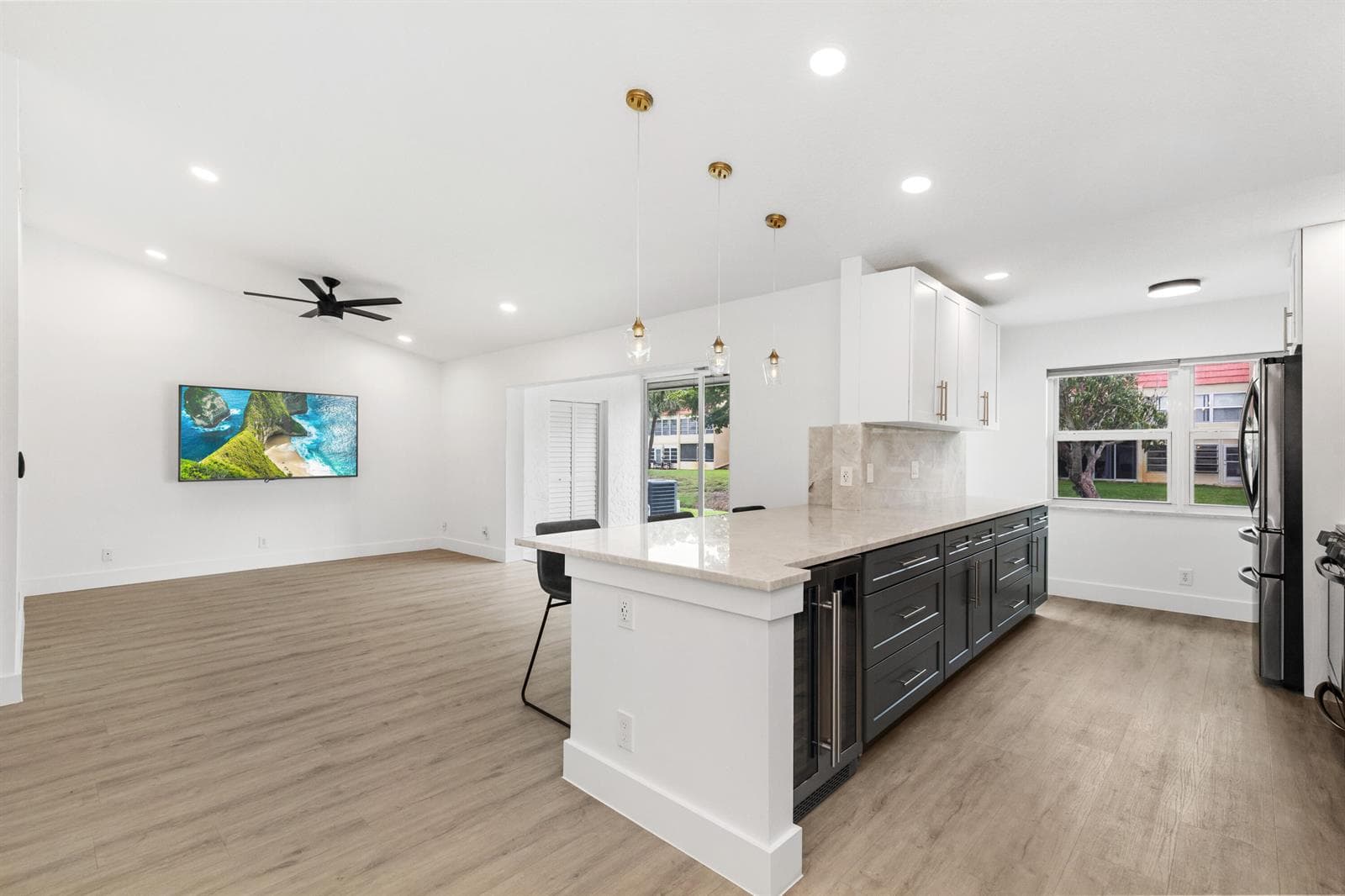 2737 Zorno Way photo 10