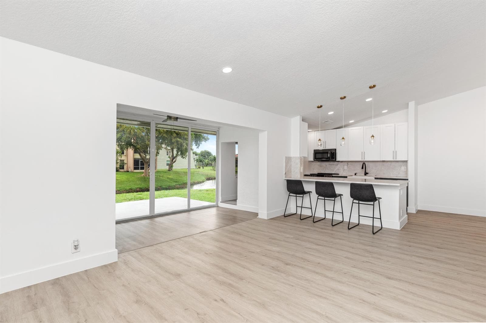 2737 Zorno Way photo 14
