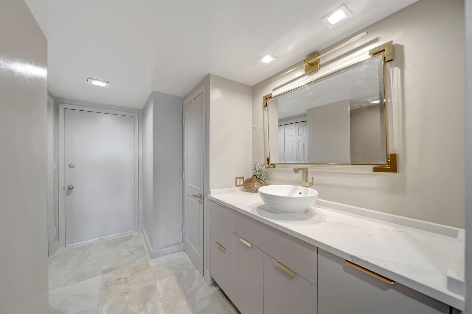 2100 S Ocean Lane 101-102 photo 23