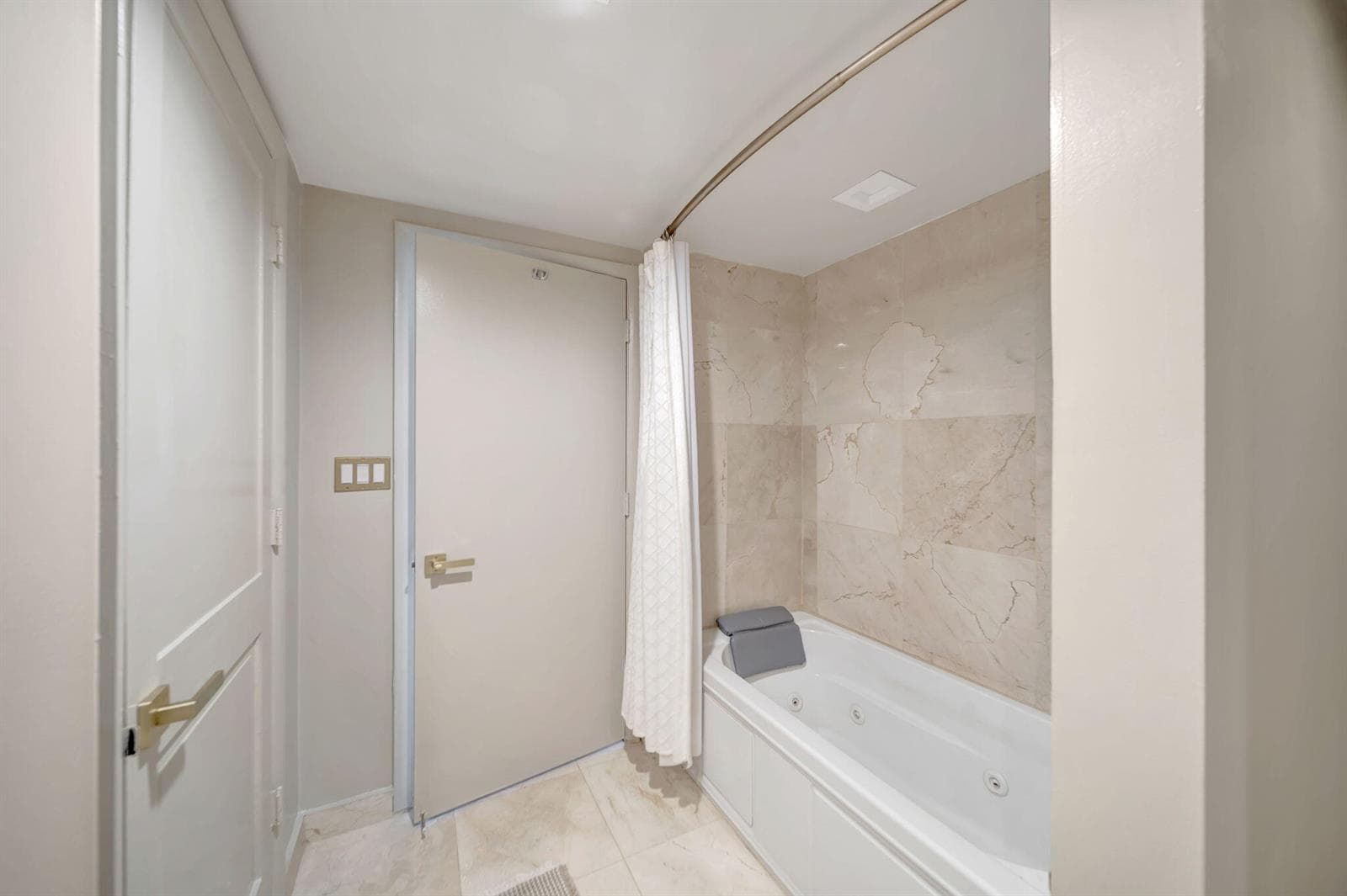 2100 S Ocean Lane 101-102 photo 24