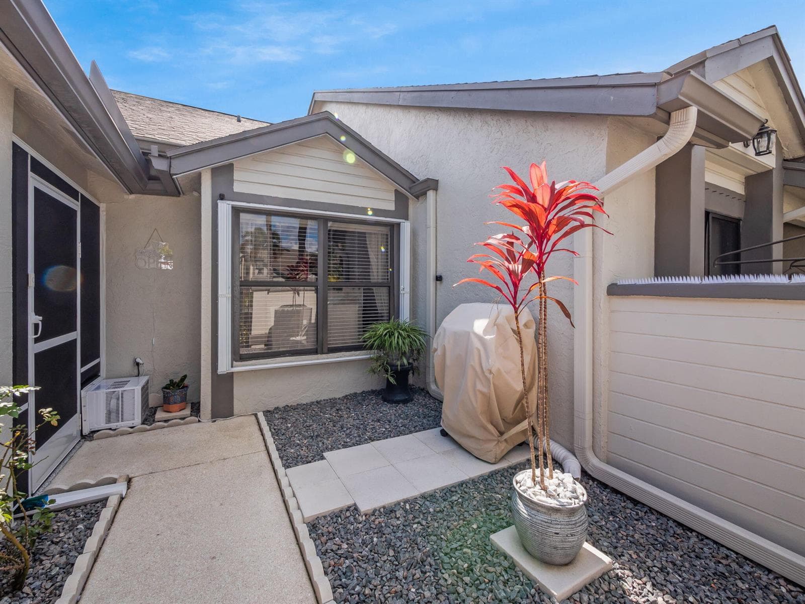 1103 Landings Boulevard photo 3