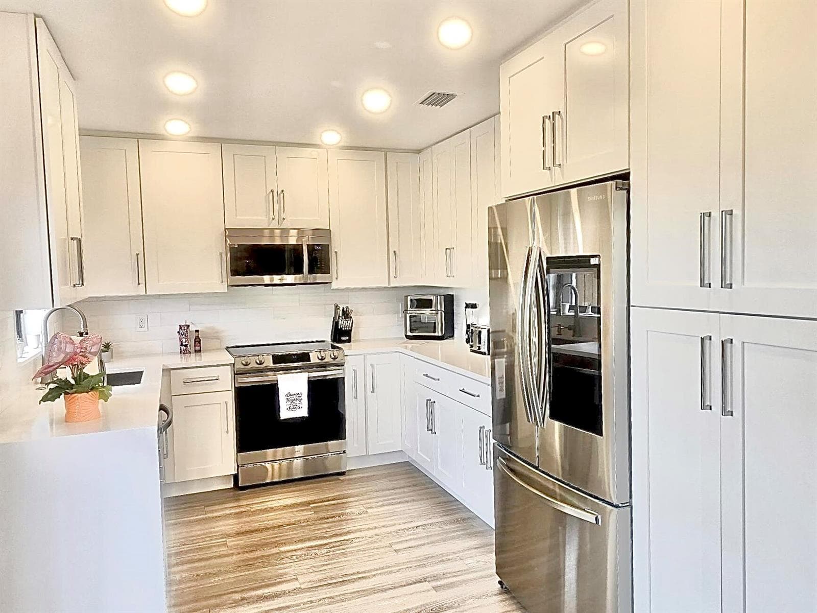1103 Landings Boulevard photo 8