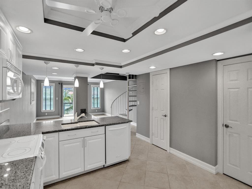 620 Tennis Club Drive 304 photo 9