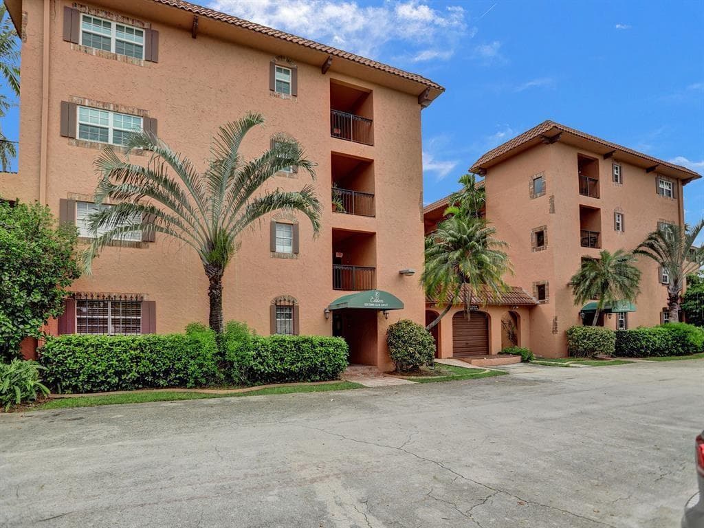 620 Tennis Club Drive 304 photo 4