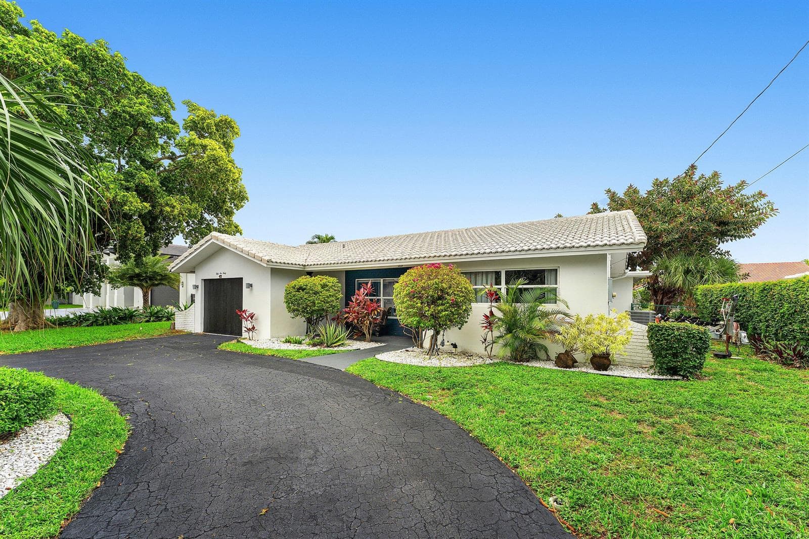 5660 Nassau Drive photo 3