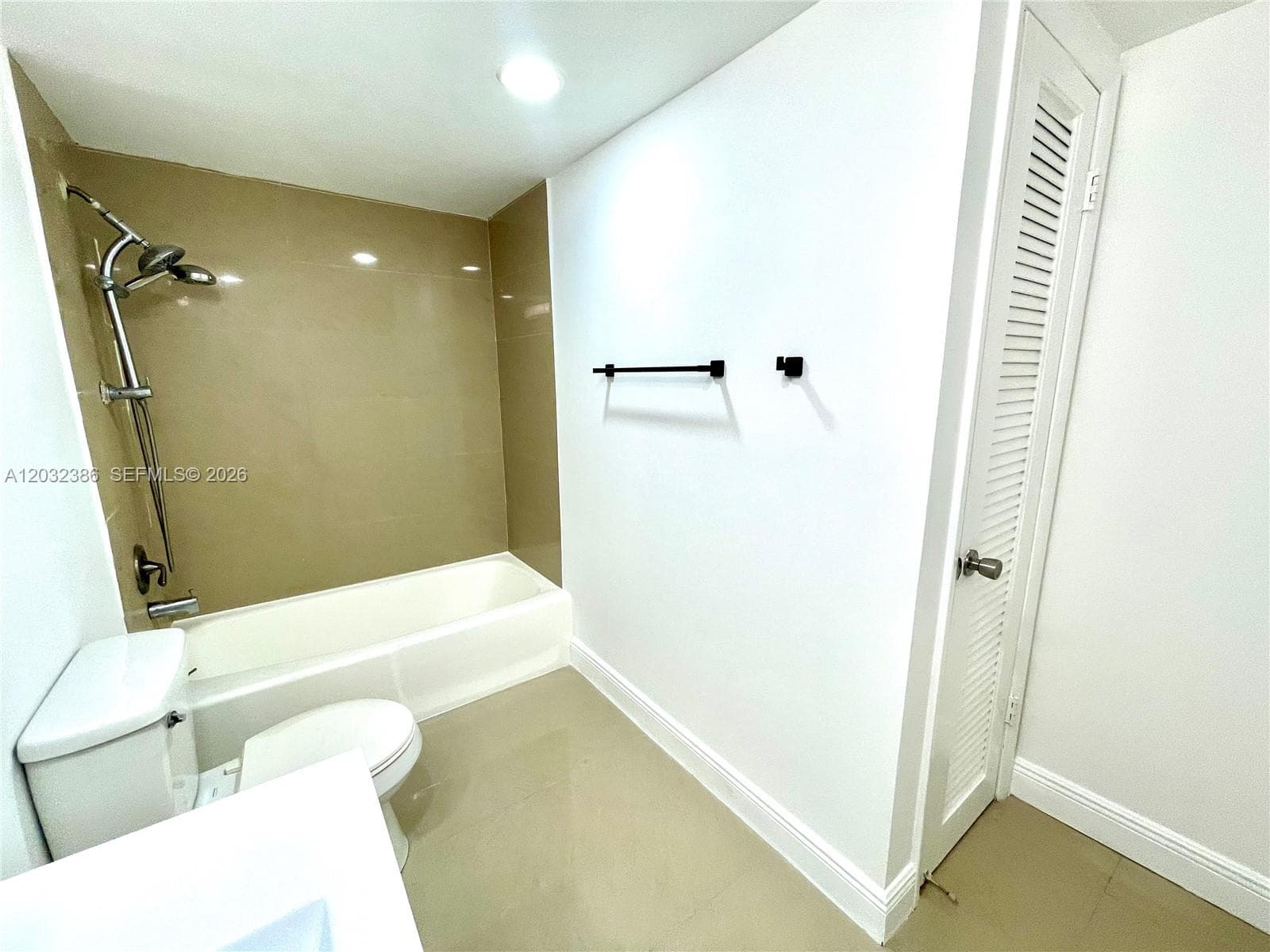 19390 Collins Ave 316 photo 14