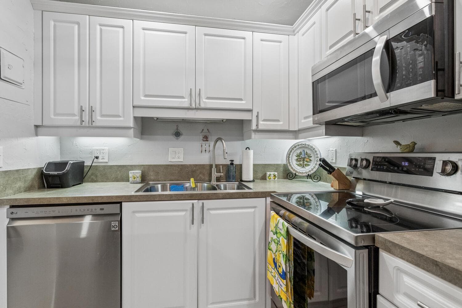 160 Cypress Club Drive Unit 612 photo 9