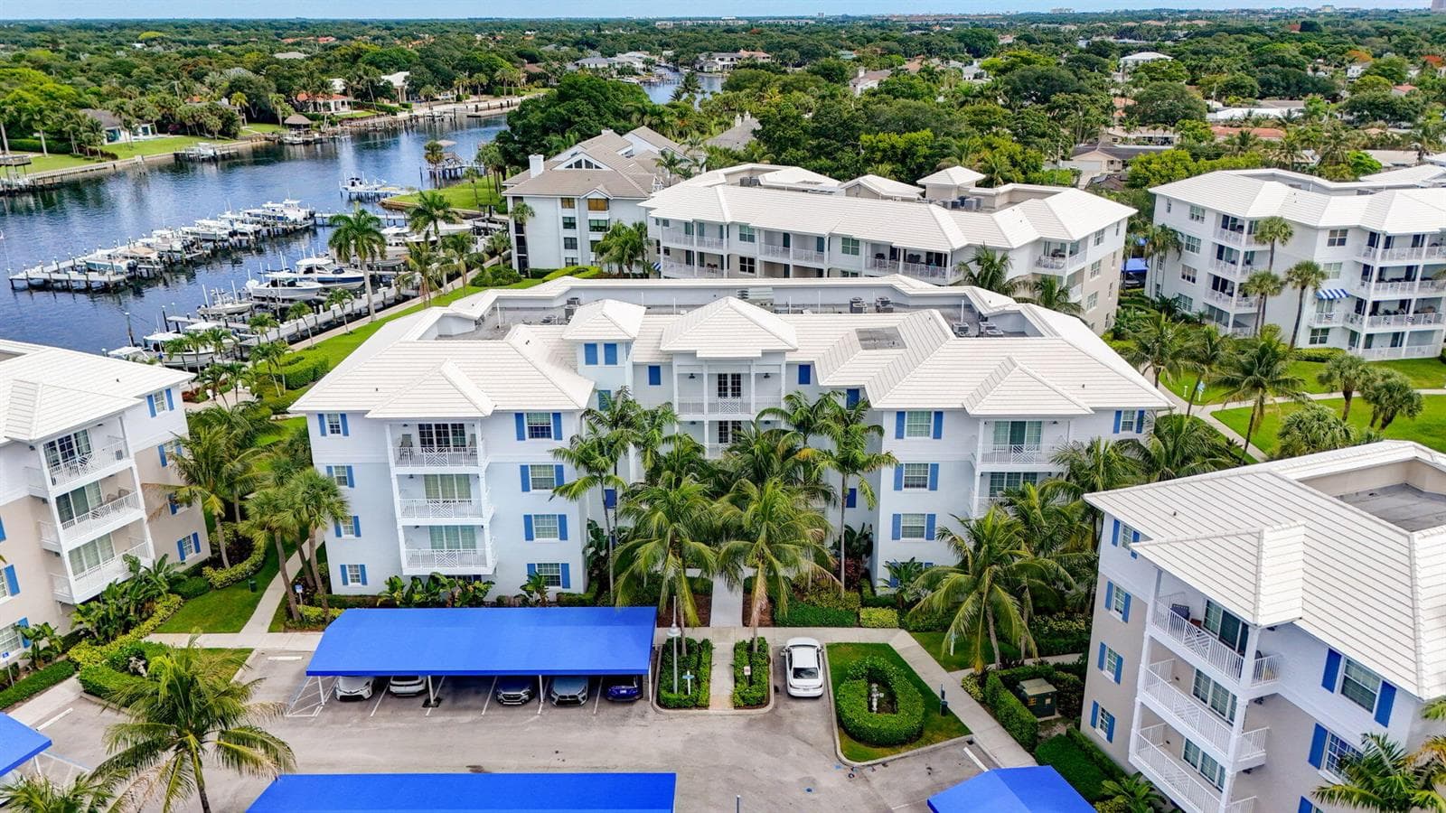 712 Bay Colony Drive S photo 2
