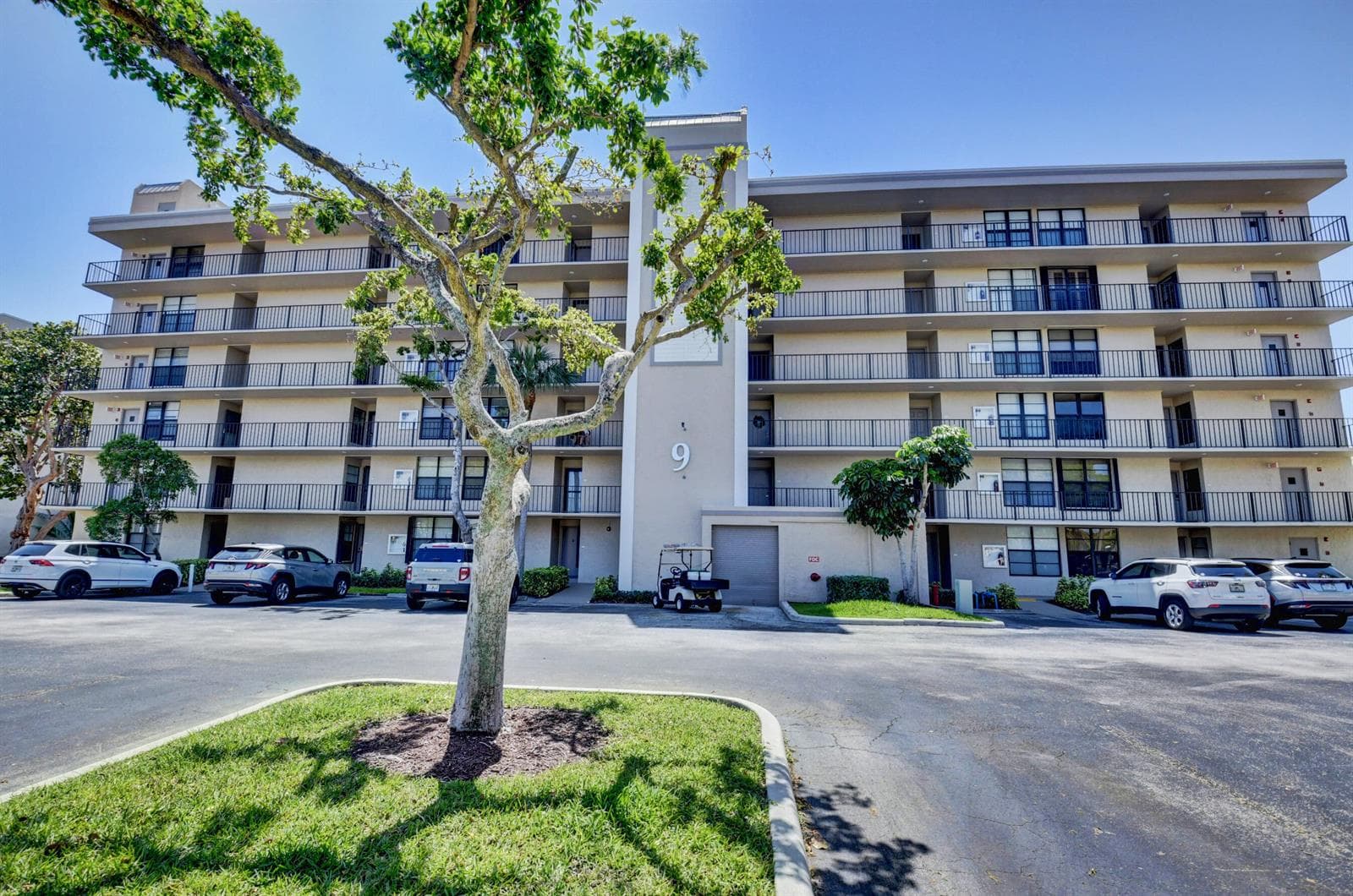 9 Royal Palm Way 403 photo 2