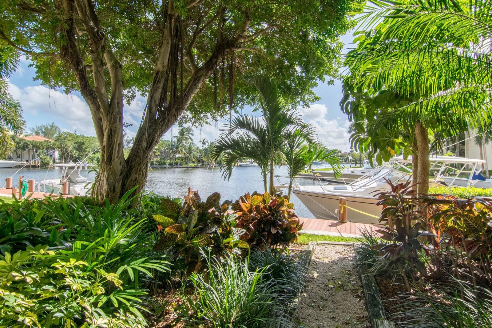 9 Royal Palm Way 403 photo 19