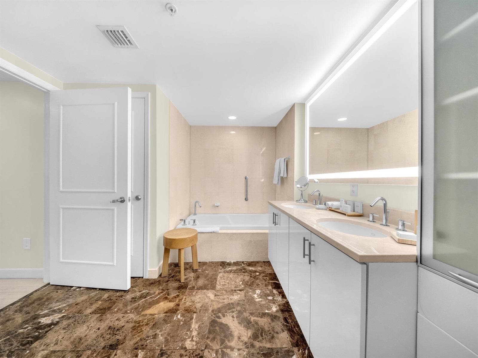 505 N Fort Lauderdale Beach Boulevard #221 photo 23