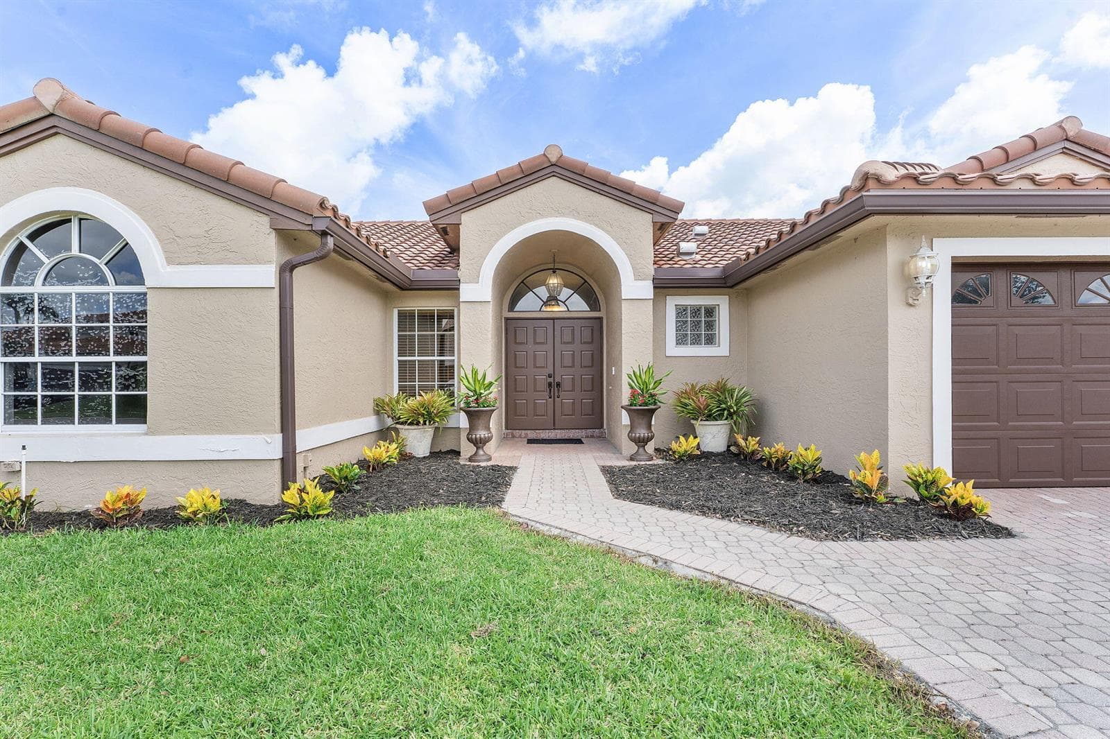 9399 Lake Serena Drive photo 2