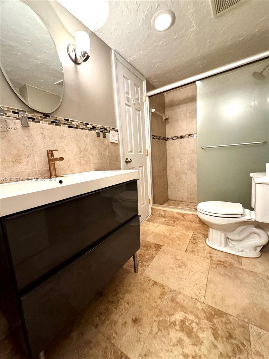 3545 NE 166th St 805 photo 13