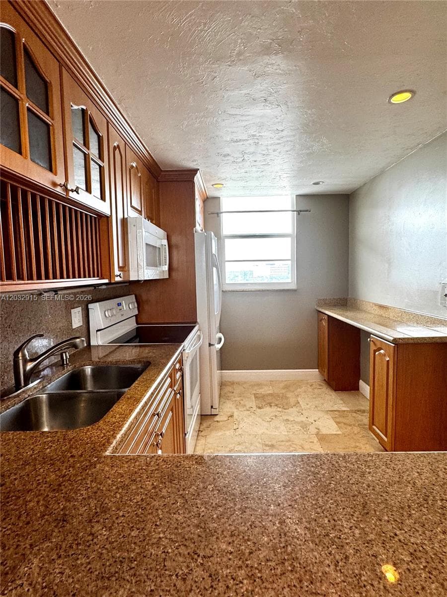 3545 NE 166th St 805 photo 22
