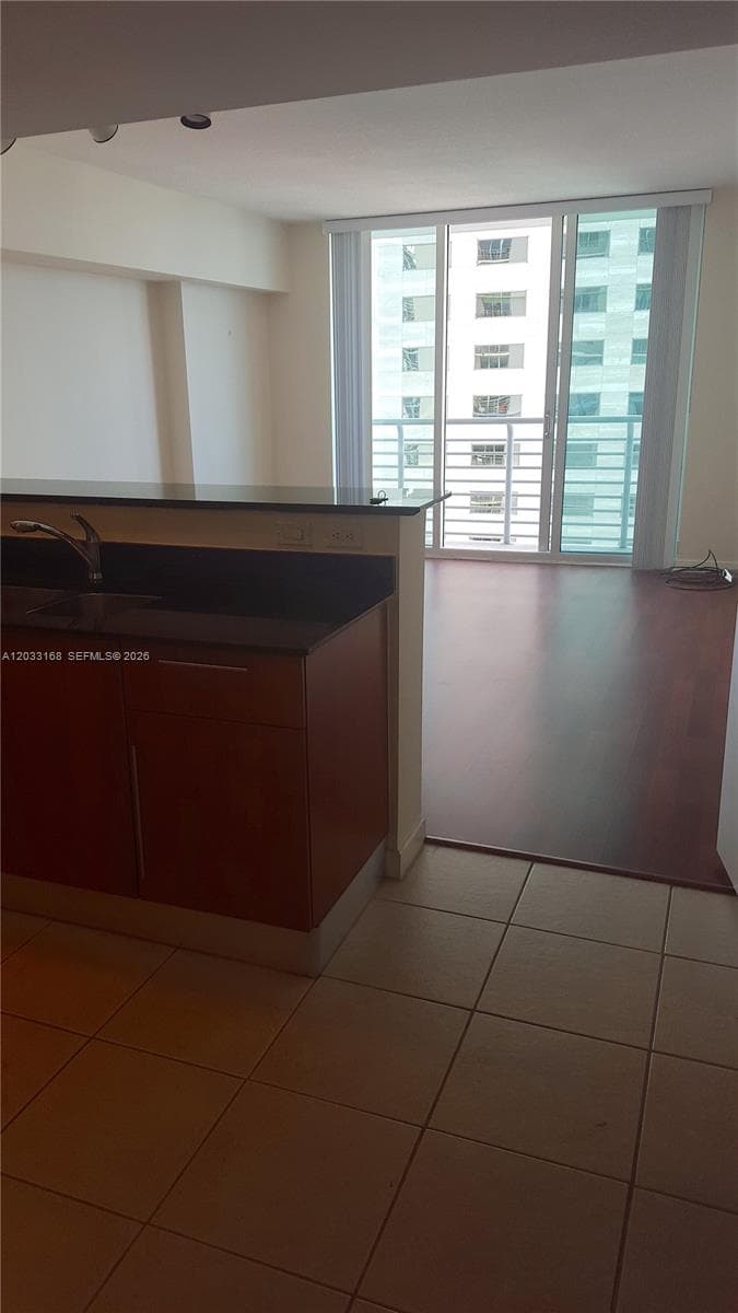 335 S Biscayne Blvd 2106 photo 17