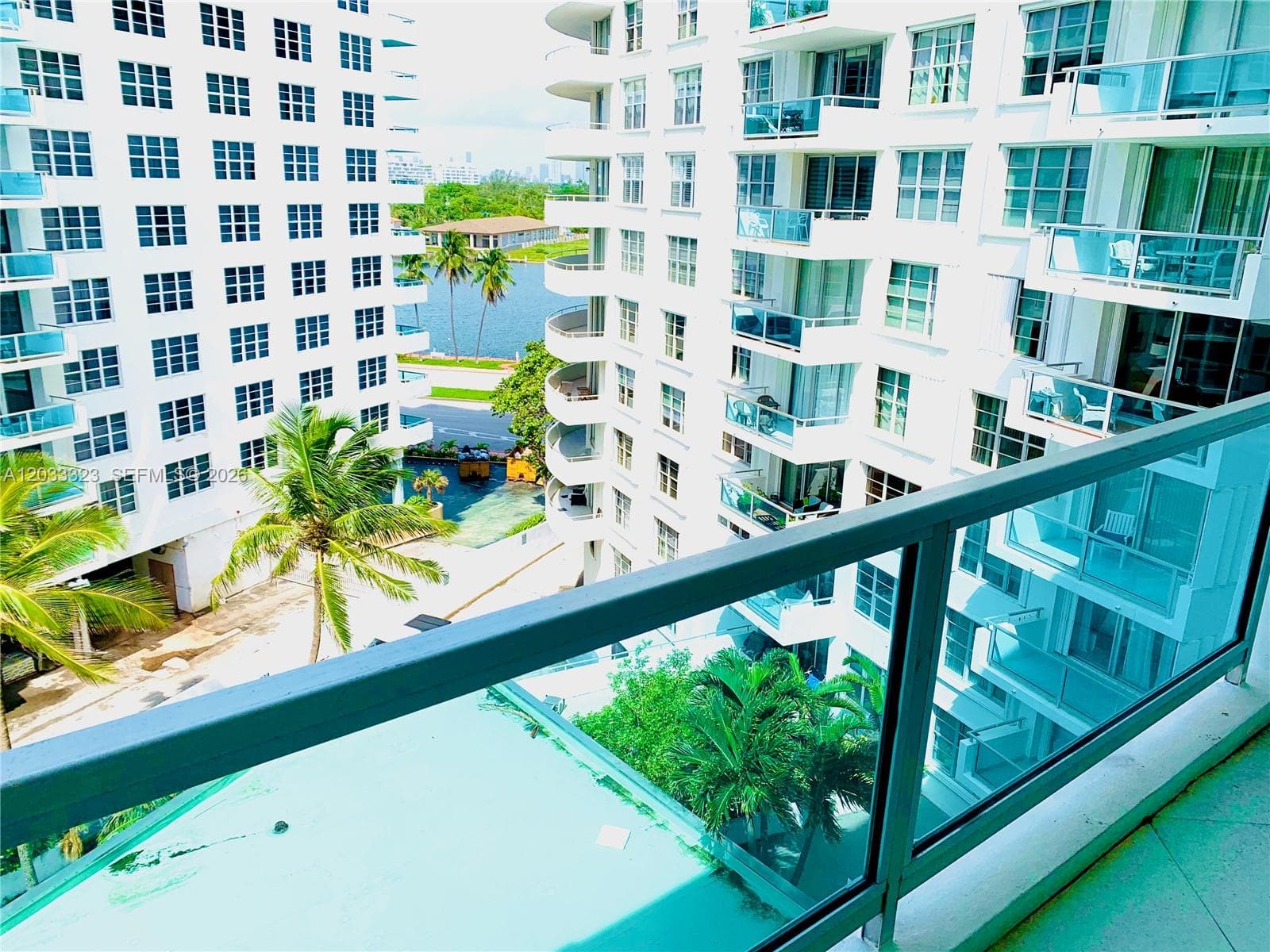 5151 Collins Ave 828 photo 2