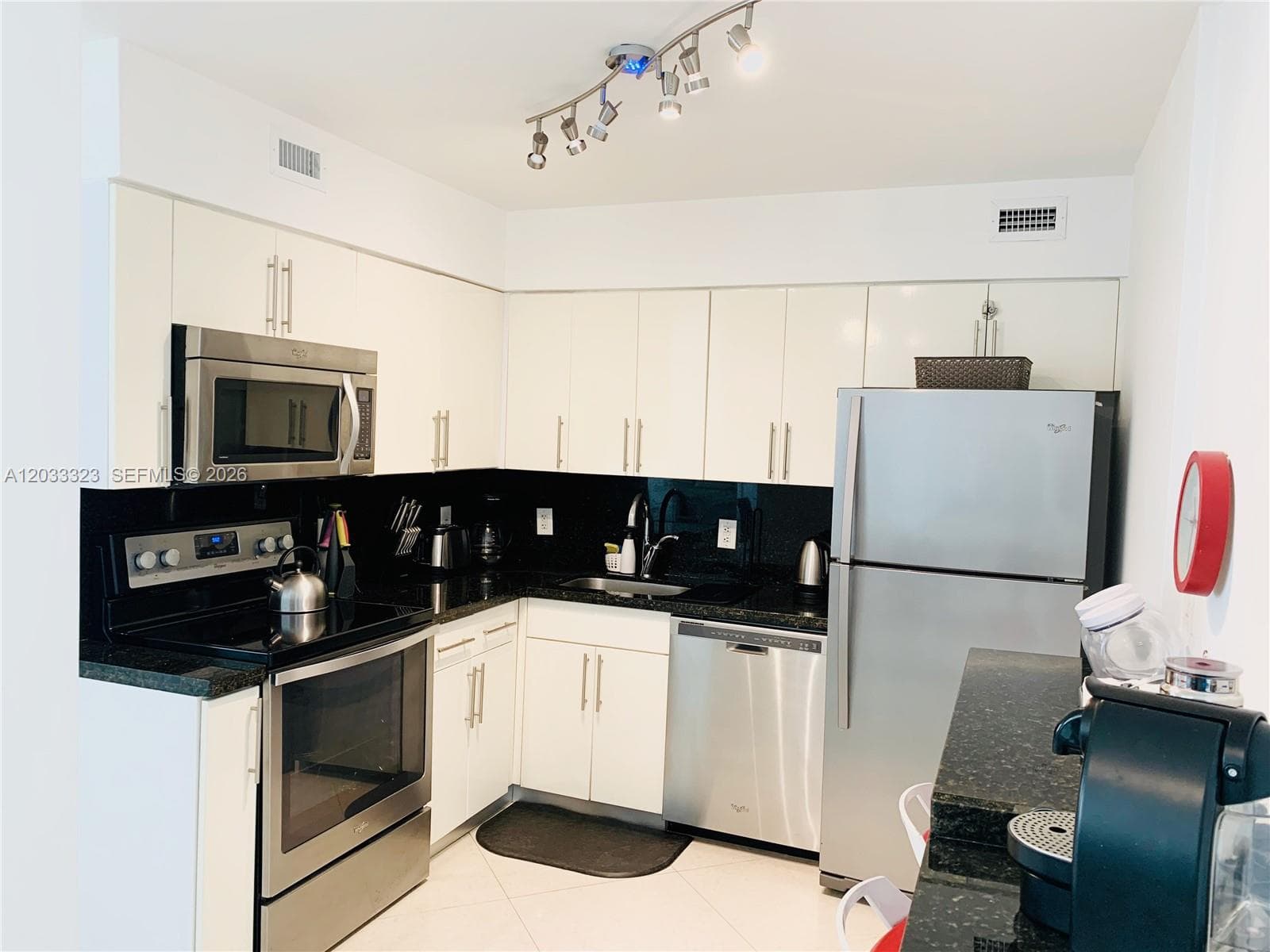 5151 Collins Ave 828 photo 7