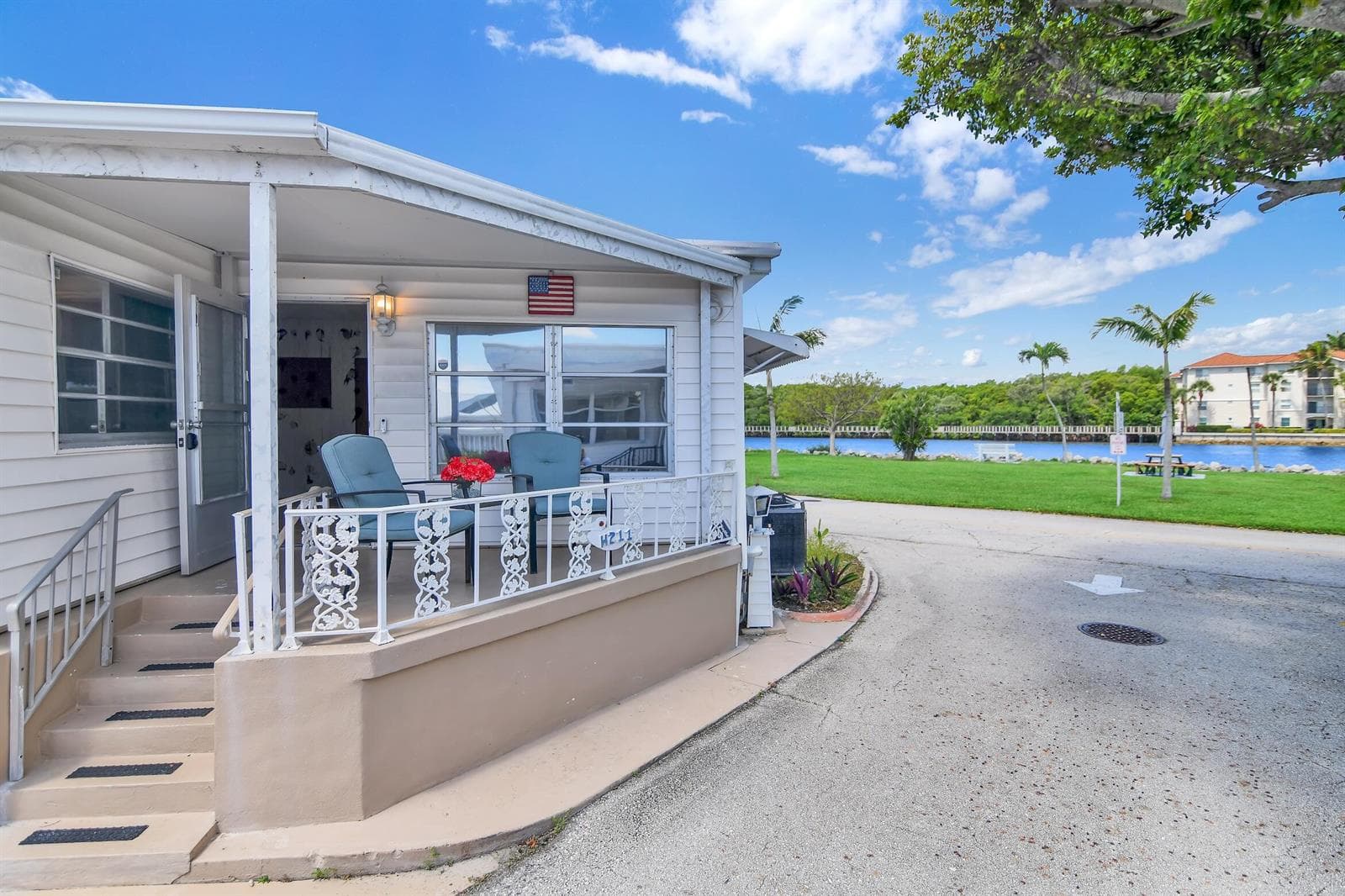211 Palm Drive H photo 1