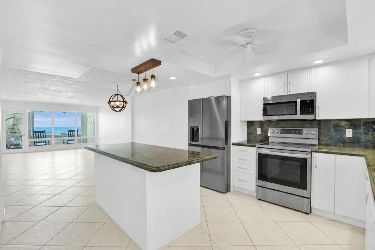 1850 S Ocean Boulevard 304 photo 1