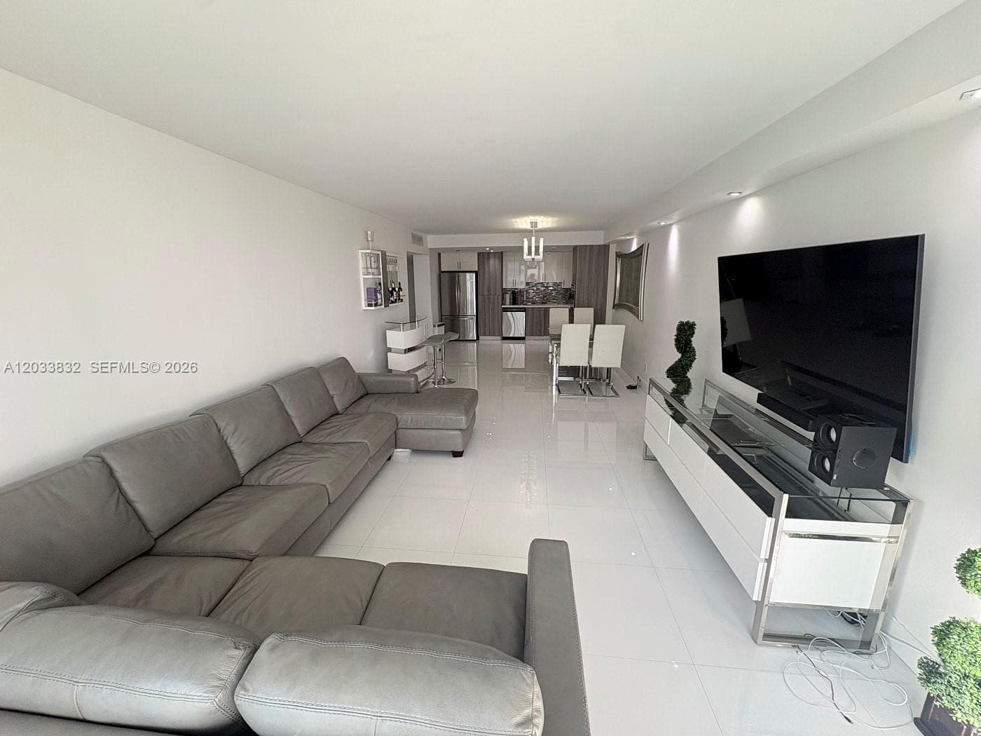 19380 Collins Ave 827 photo 5