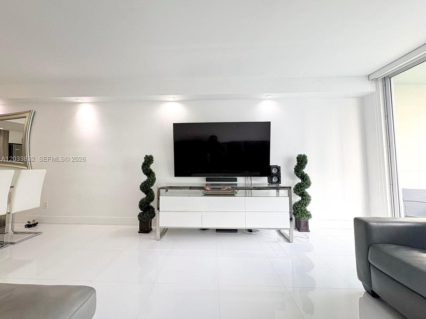 19380 Collins Ave 827 photo 14