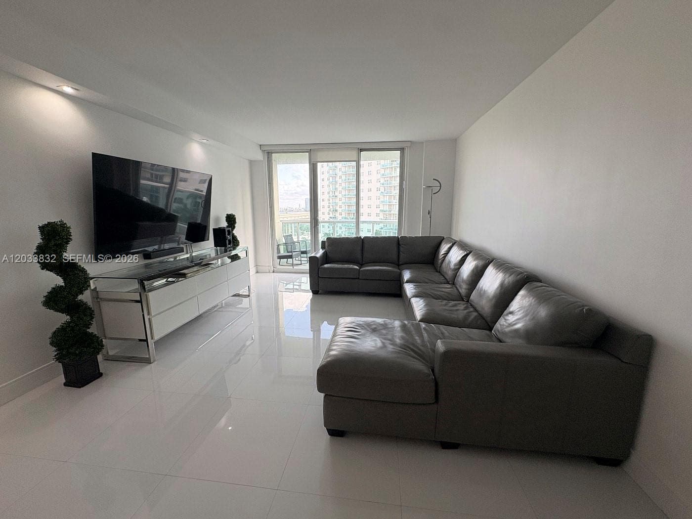 19380 Collins Ave 827 photo 15