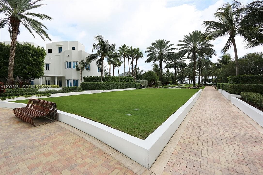 100 S Pointe Dr 601 photo 22