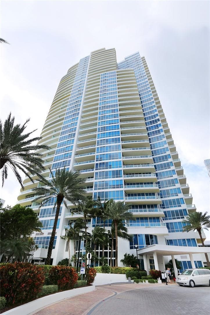 100 S Pointe Dr 601 photo 24