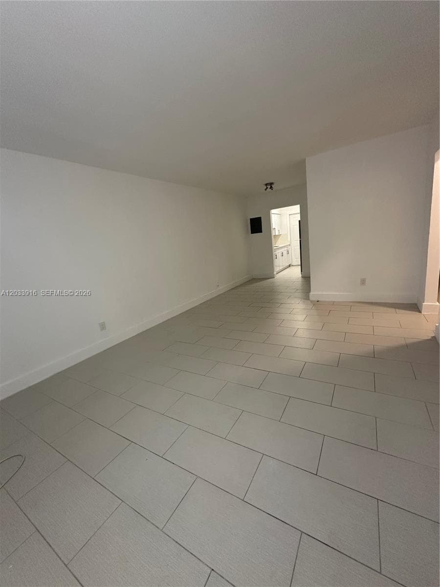 8205 Crespi Blvd 3 photo 3