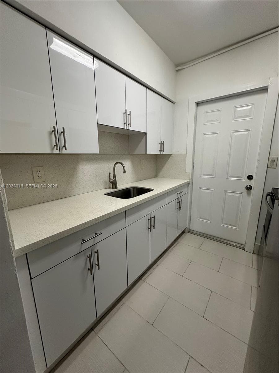8205 Crespi Blvd 3 photo 5