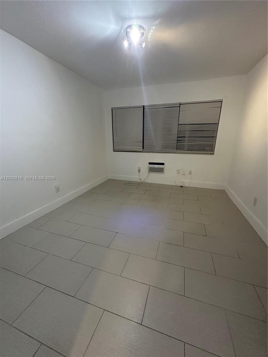 8205 Crespi Blvd 3 photo 9