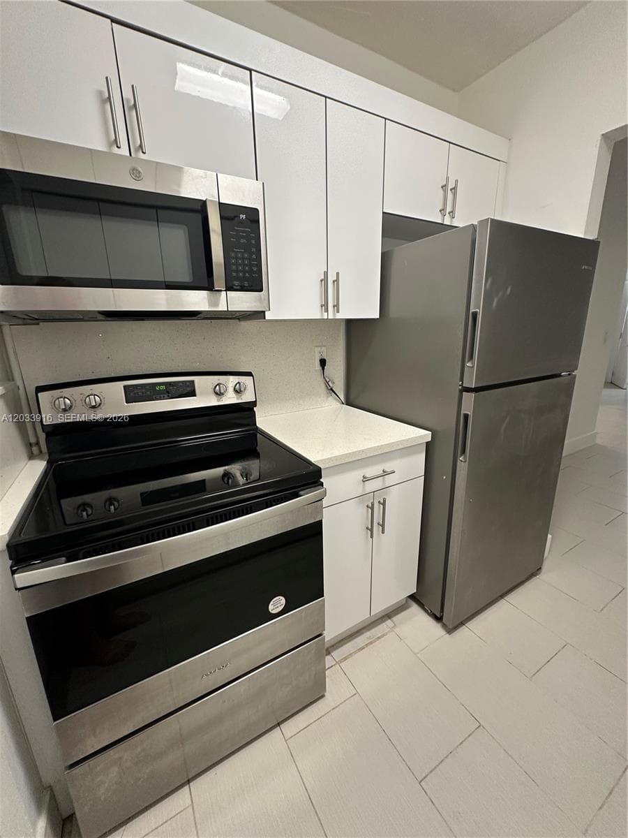 8205 Crespi Blvd 3 photo 4