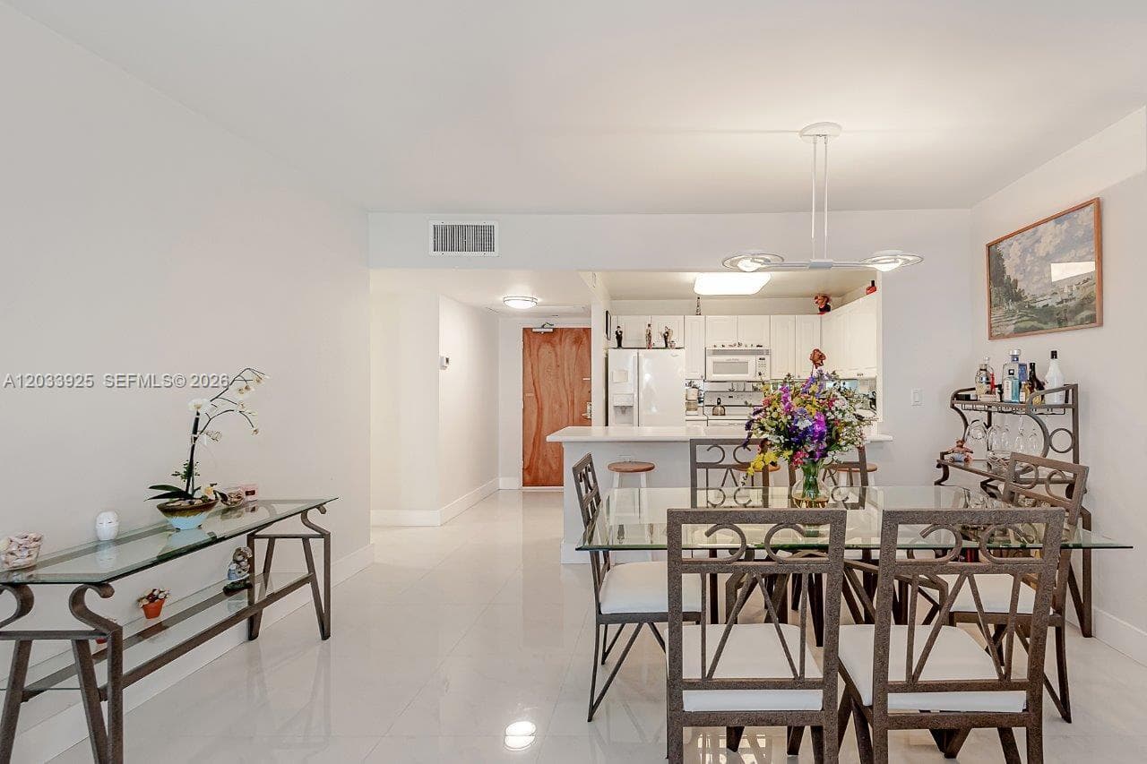 2301 Collins Ave 1416 photo 9
