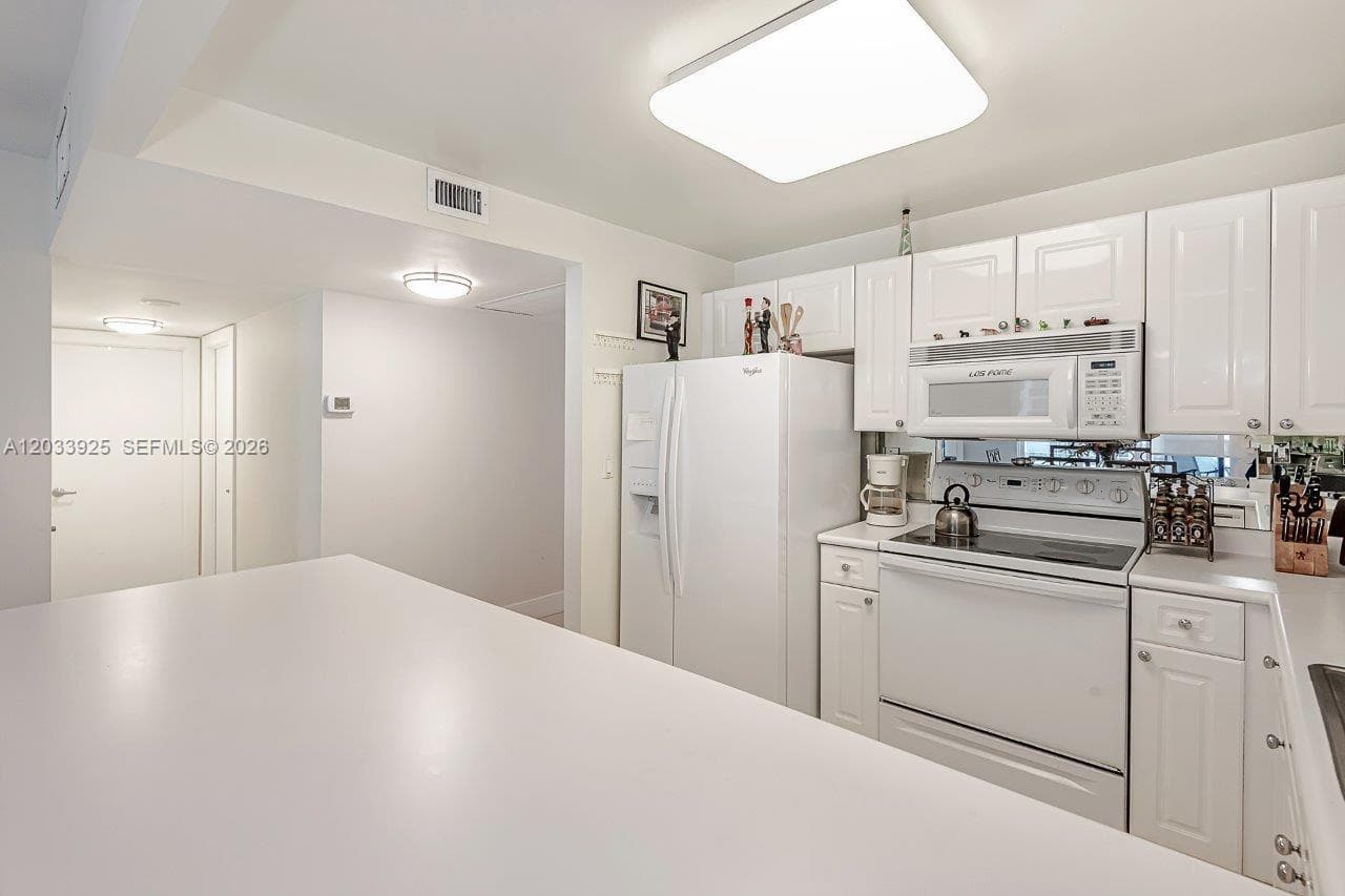 2301 Collins Ave 1416 photo 10