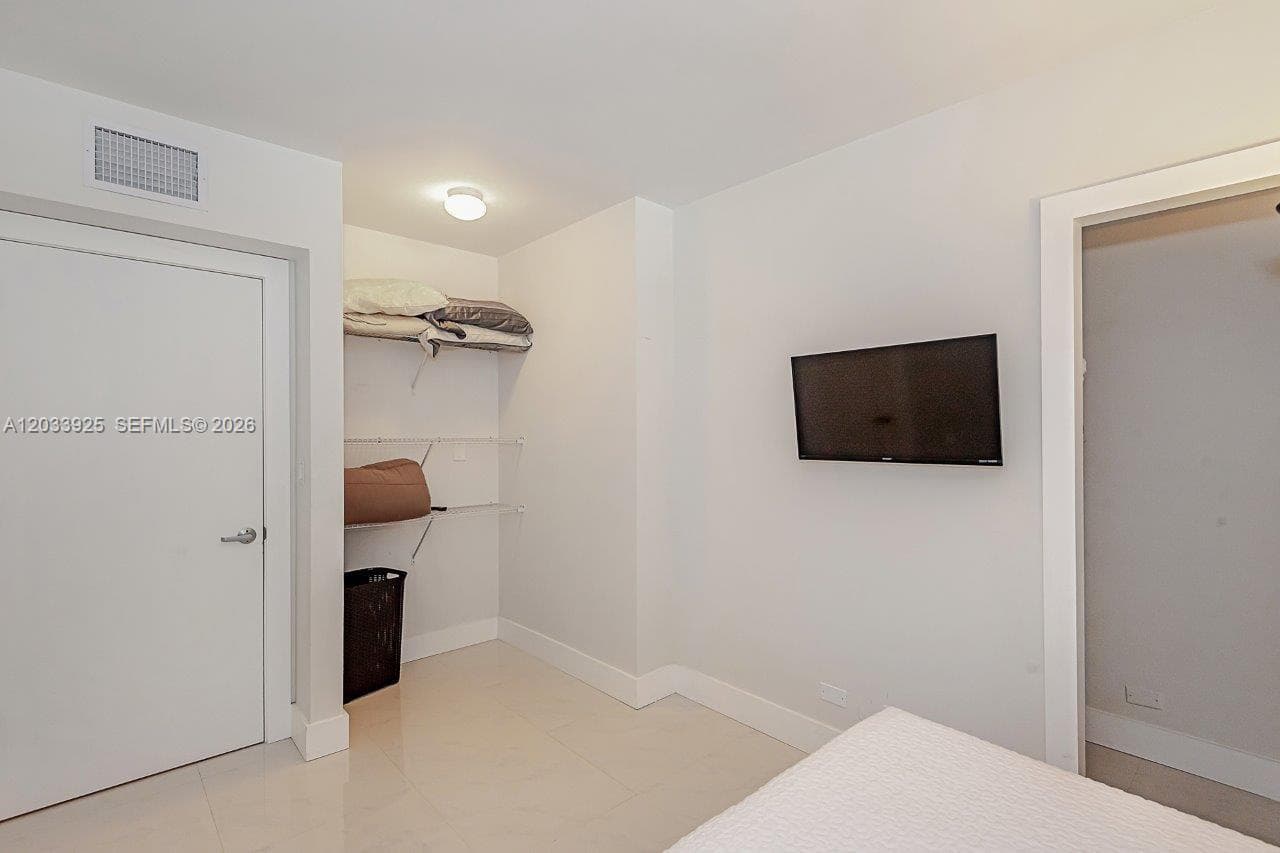 2301 Collins Ave 1416 photo 18