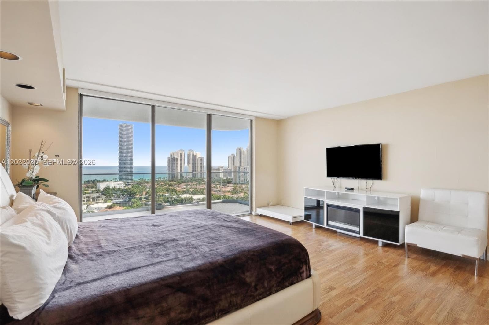 19707 Turnberry Way 20H photo 16