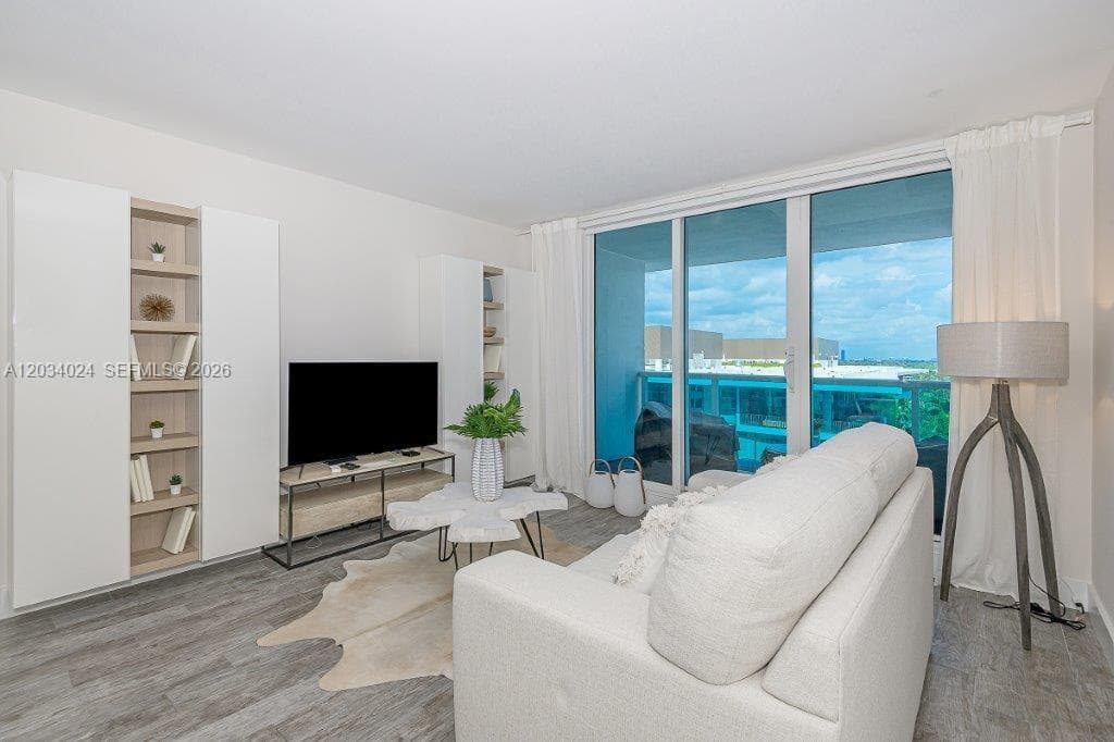 2301 Collins Ave 926 photo 6