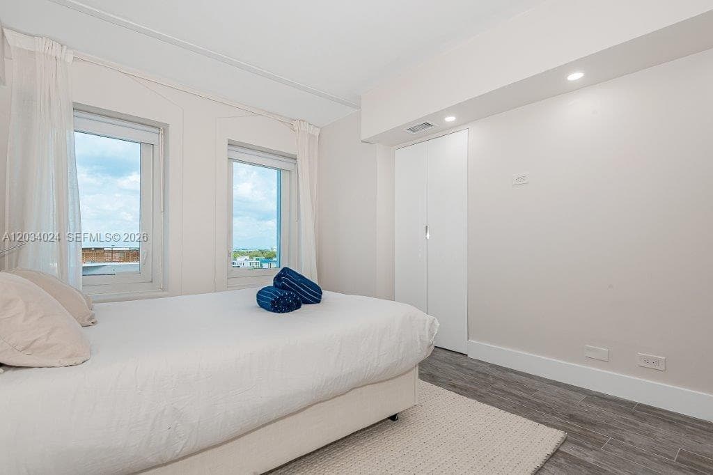 2301 Collins Ave 926 photo 22
