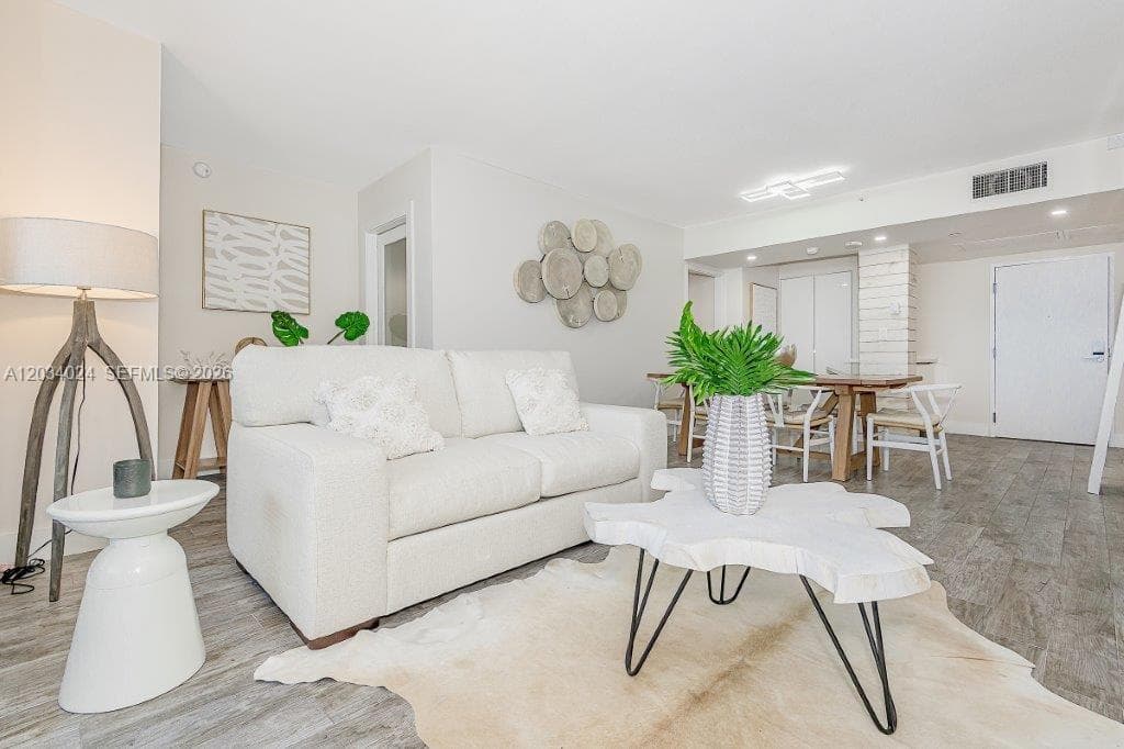 2301 Collins Ave 926 photo 7