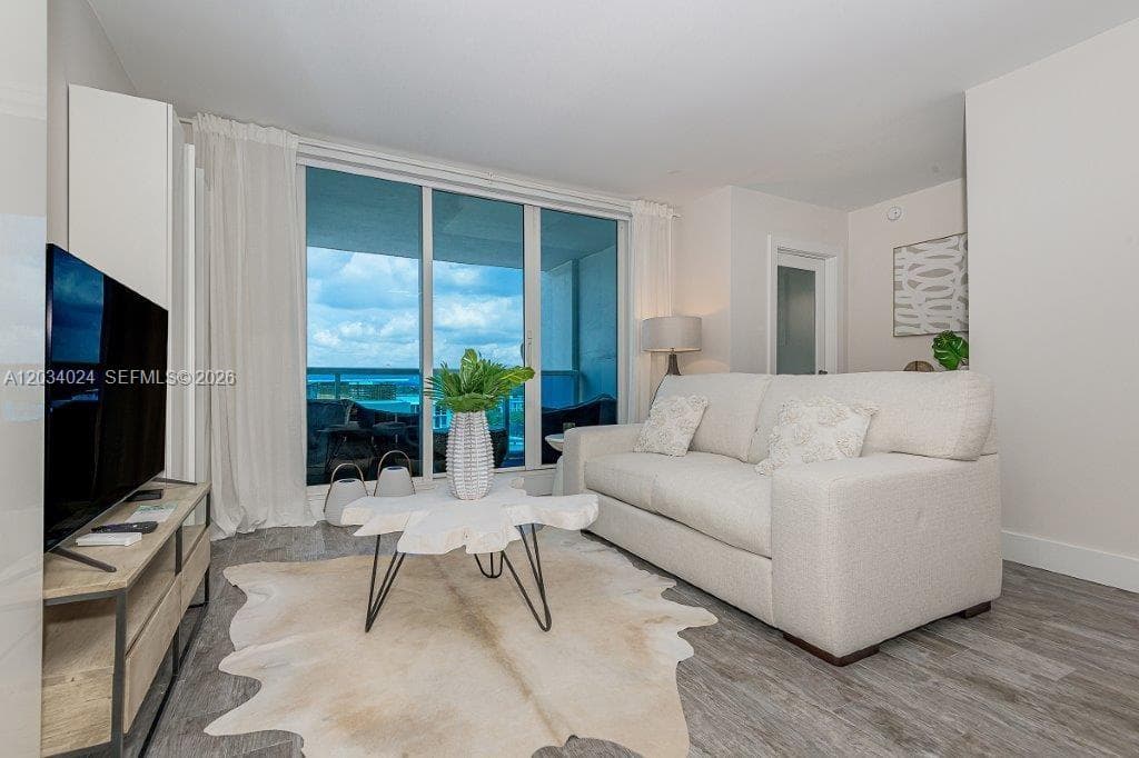 2301 Collins Ave 926 photo 5
