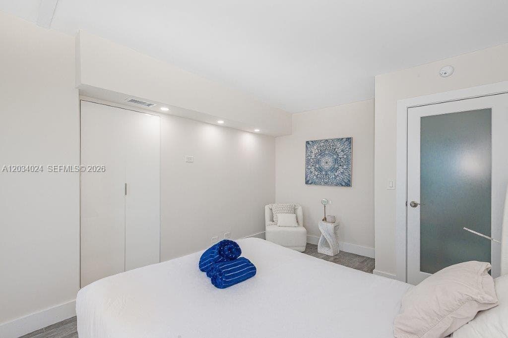 2301 Collins Ave 926 photo 24