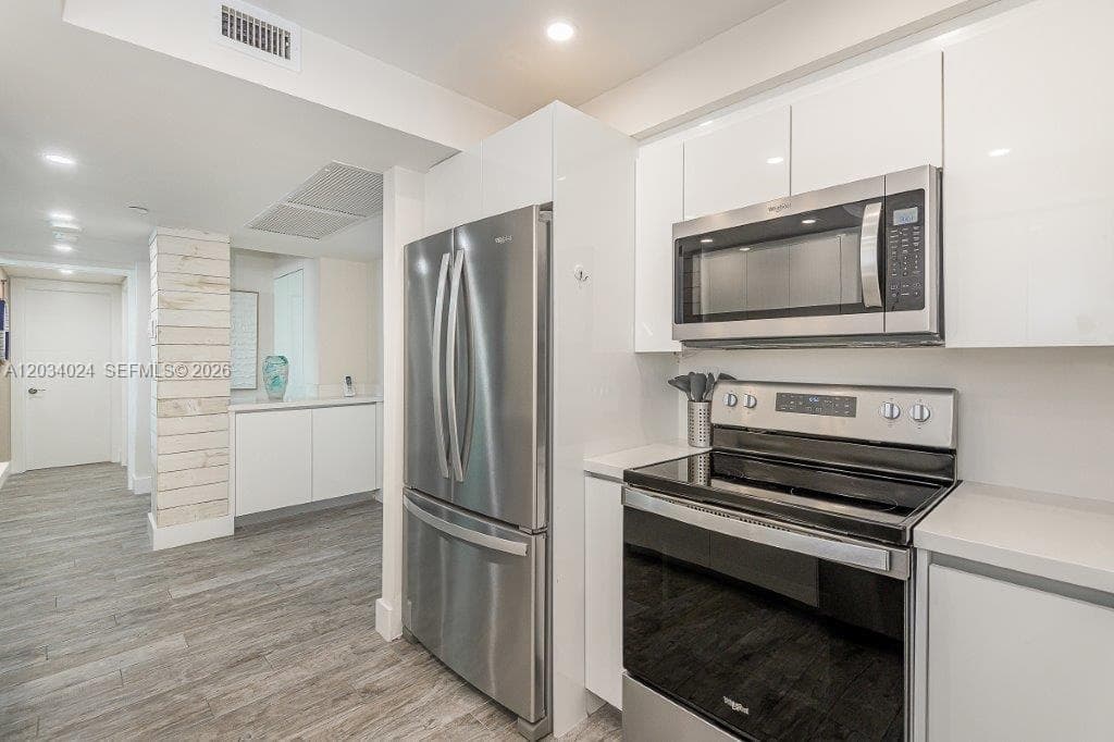 2301 Collins Ave 926 photo 14