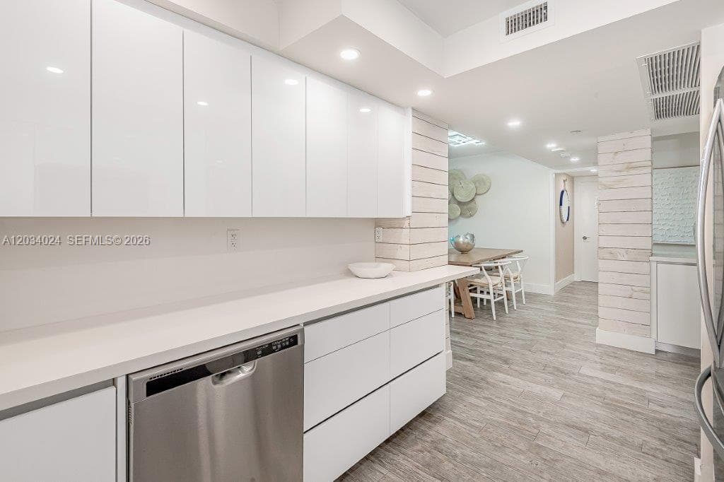 2301 Collins Ave 926 photo 15