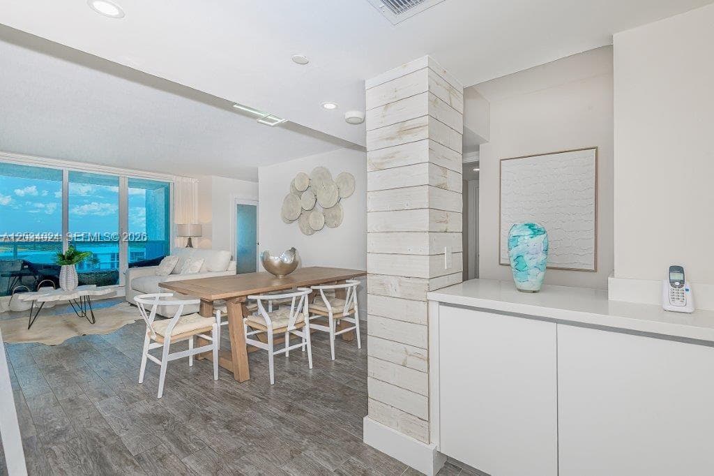 2301 Collins Ave 926 photo 4