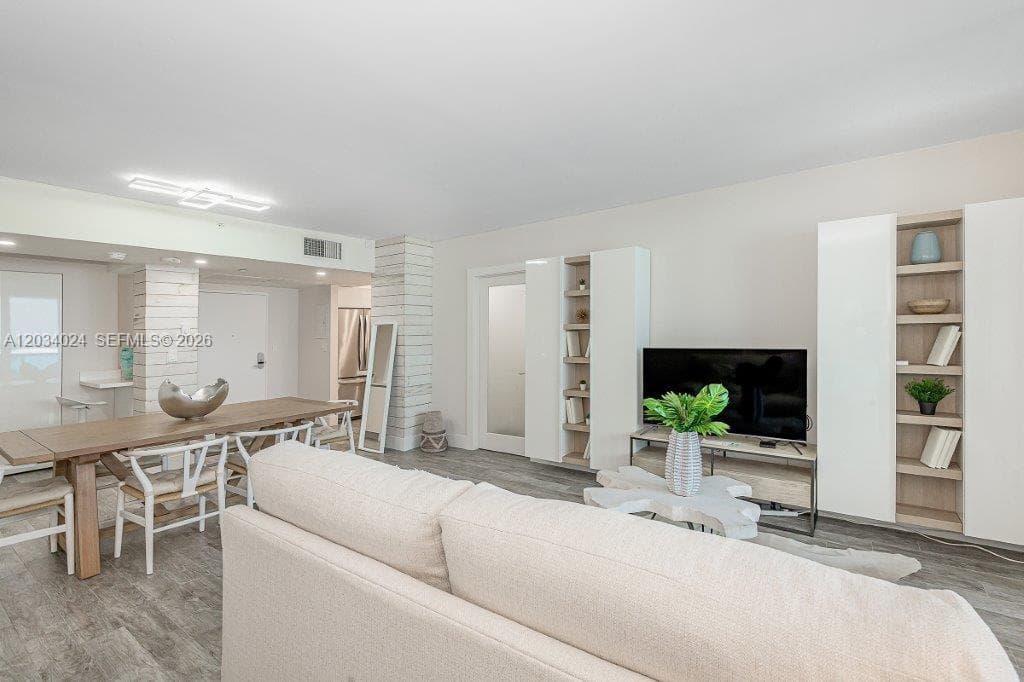 2301 Collins Ave 926 photo 8