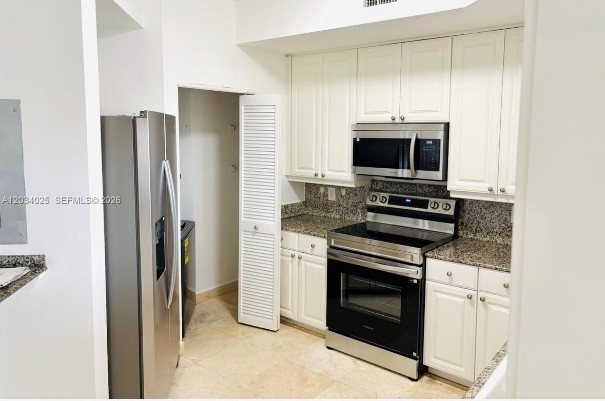 888 Brickell Key 2510 photo 23