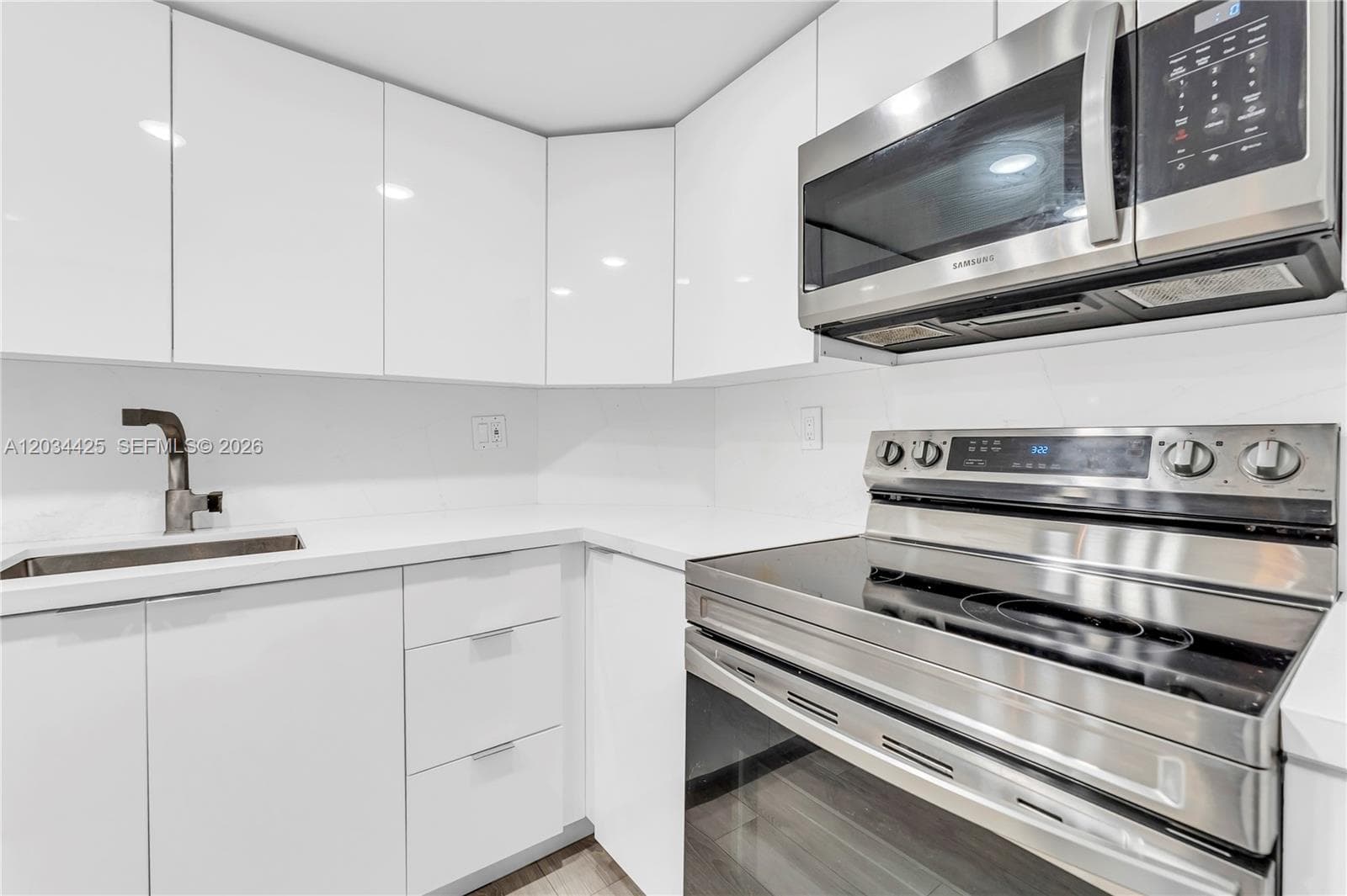 300 Bayview Dr 214 photo 6