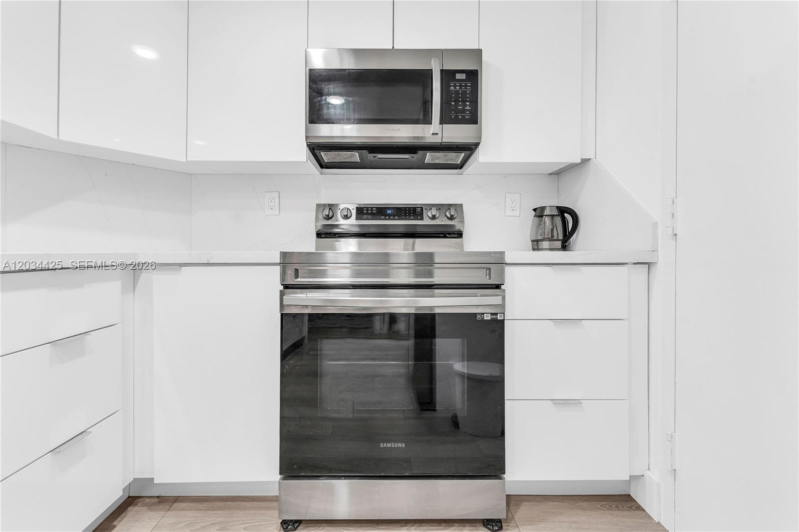 300 Bayview Dr 214 photo 4
