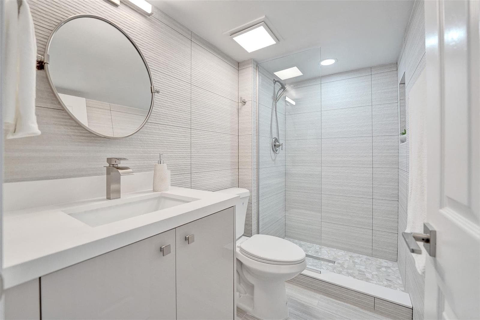 3200 Port Royale Drive N 905 photo 15