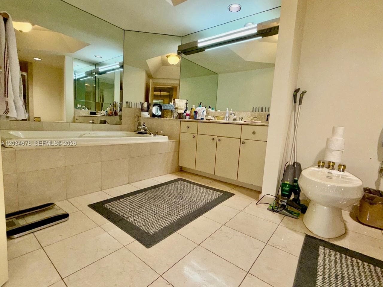 2000 Island Blvd 308 photo 6